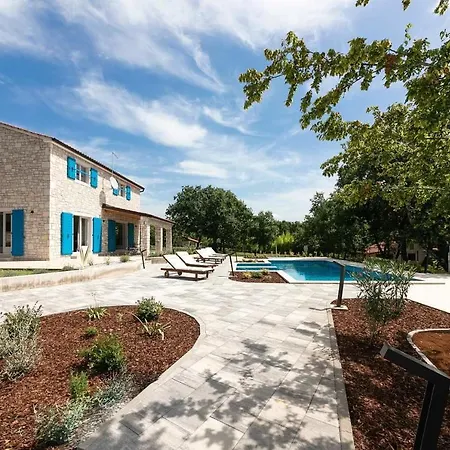 Holiday home Irena Funtana *